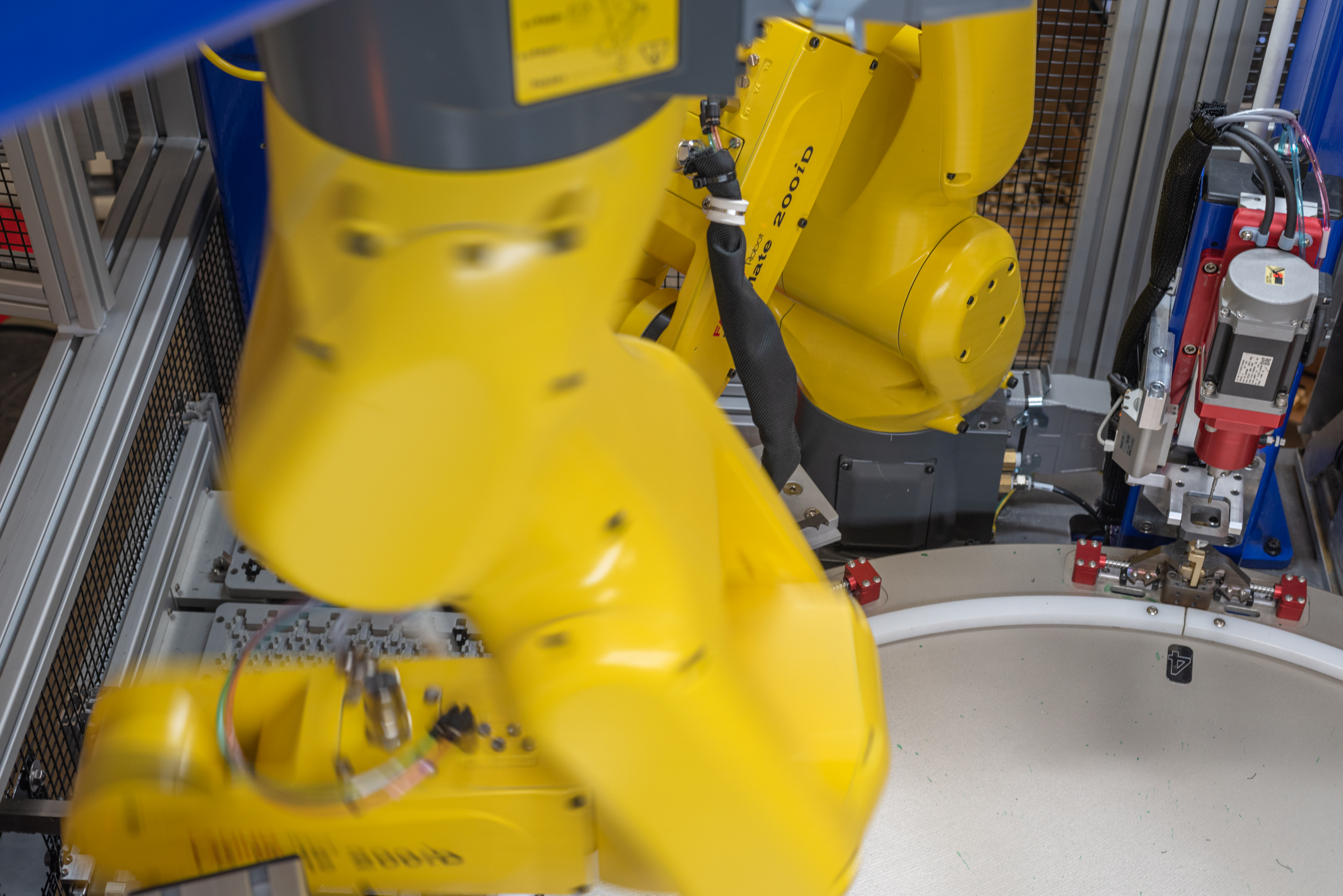 The Role of Robotics in Ensuring Quality and Efficiency in Medical Device Manufacturing